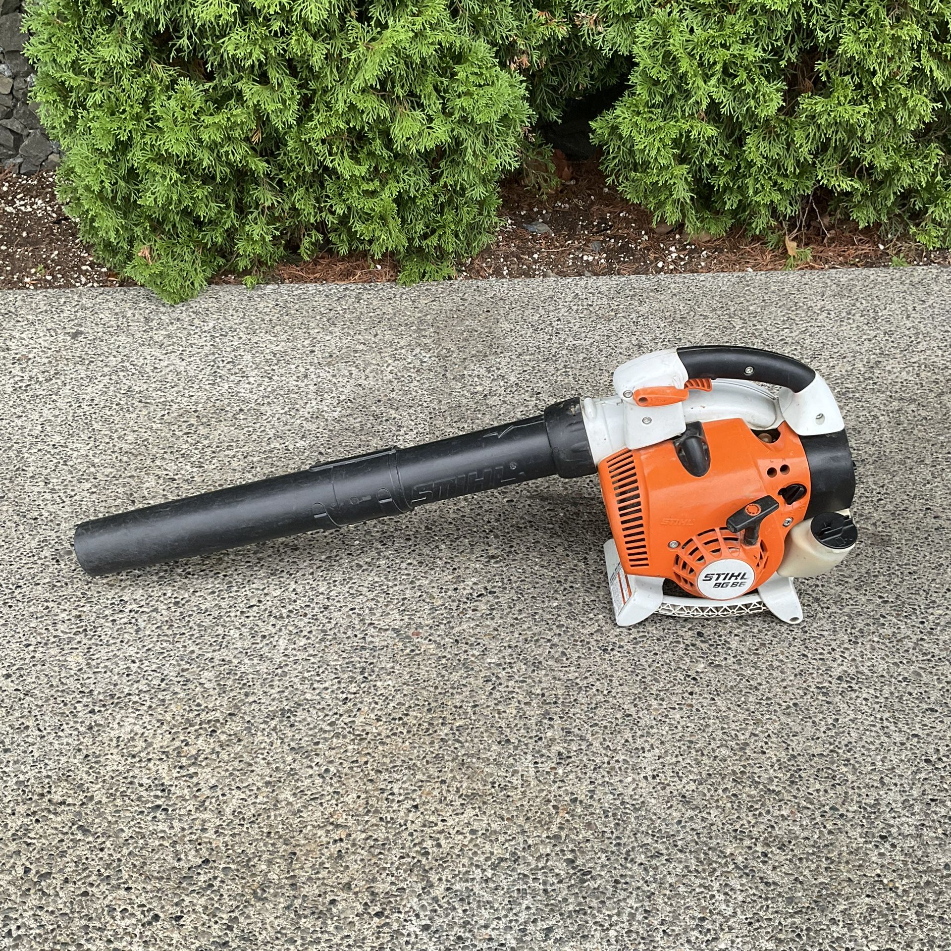 STIHL BH86 Gas Powered Handheld Leaf Blower