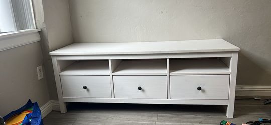 TV stands-