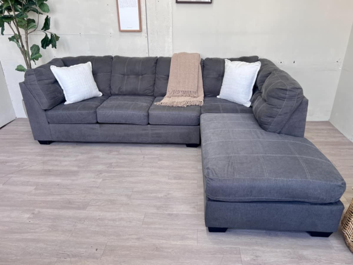 FREE LOCAL DELIVERY!!
Ashley Furniture 2Pc Pitkin Sectional Sofa