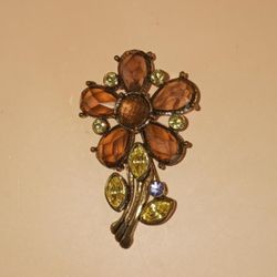Vintage Goldtone Rhinestone Flower Brooch