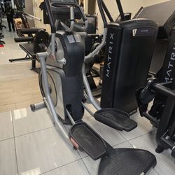 Star Trac Elliptical Gym Equipment Exercise Fitness Cardio