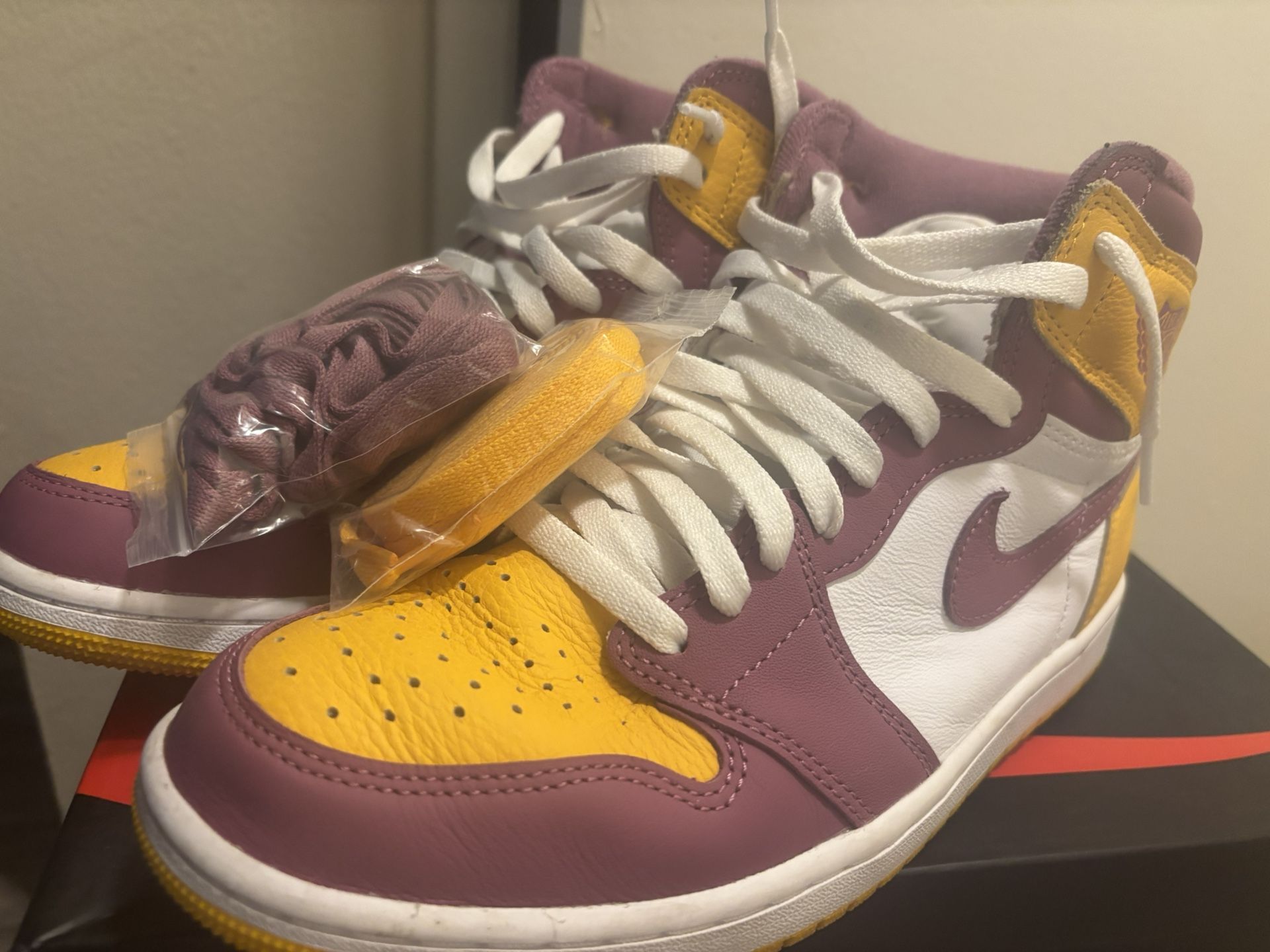 Jordan 1 Retro High University Gold/light OG