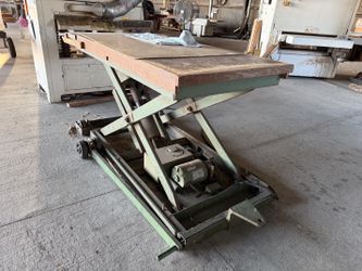 Electric lift table