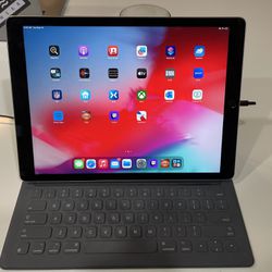256GB iPad Pro Gen 1 With Keyboard/Pen And Case