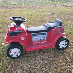 Radio Flyer Fire Truck with Lights & Sounds -  2 Seater Ride-On Toy  - Comes with A 6V Battery - Needs A Charger