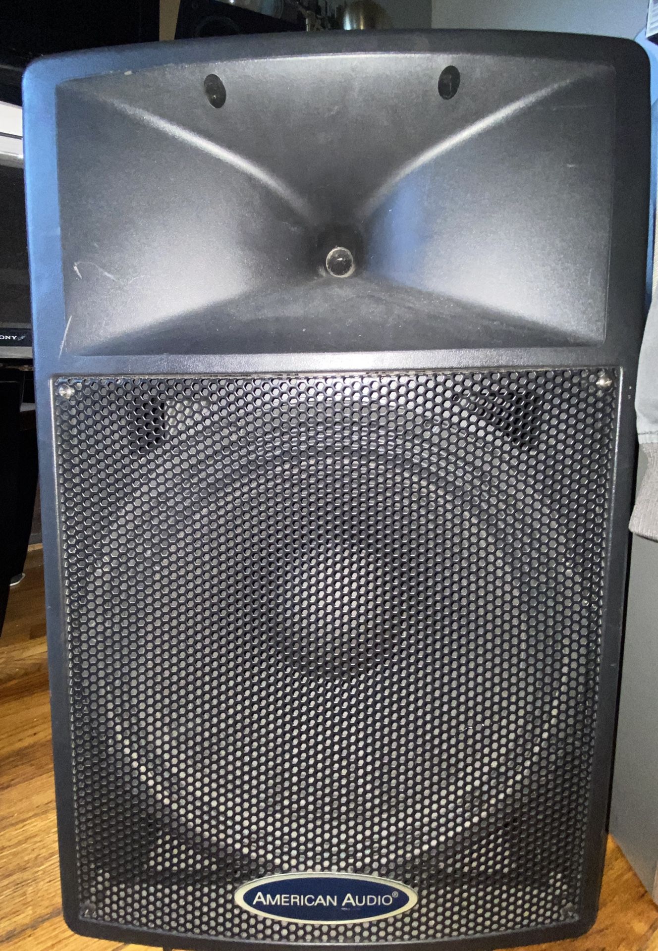 The American Audio DLS-15P 15" 2-way Speaker has a die-cast 15" woofer with 3" voice Coils C Ng