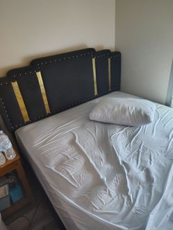 Full size mattress and head board set