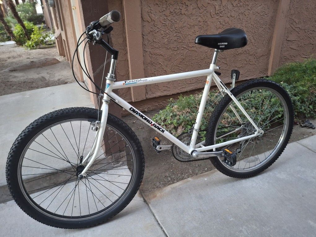 DIAMONBACK HYBRID BIKE 21 SPEEDS TIRE 26 SIZE M