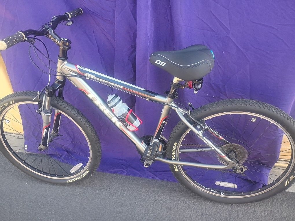 TREK Mountain Bike__Like New__Ridden 2x