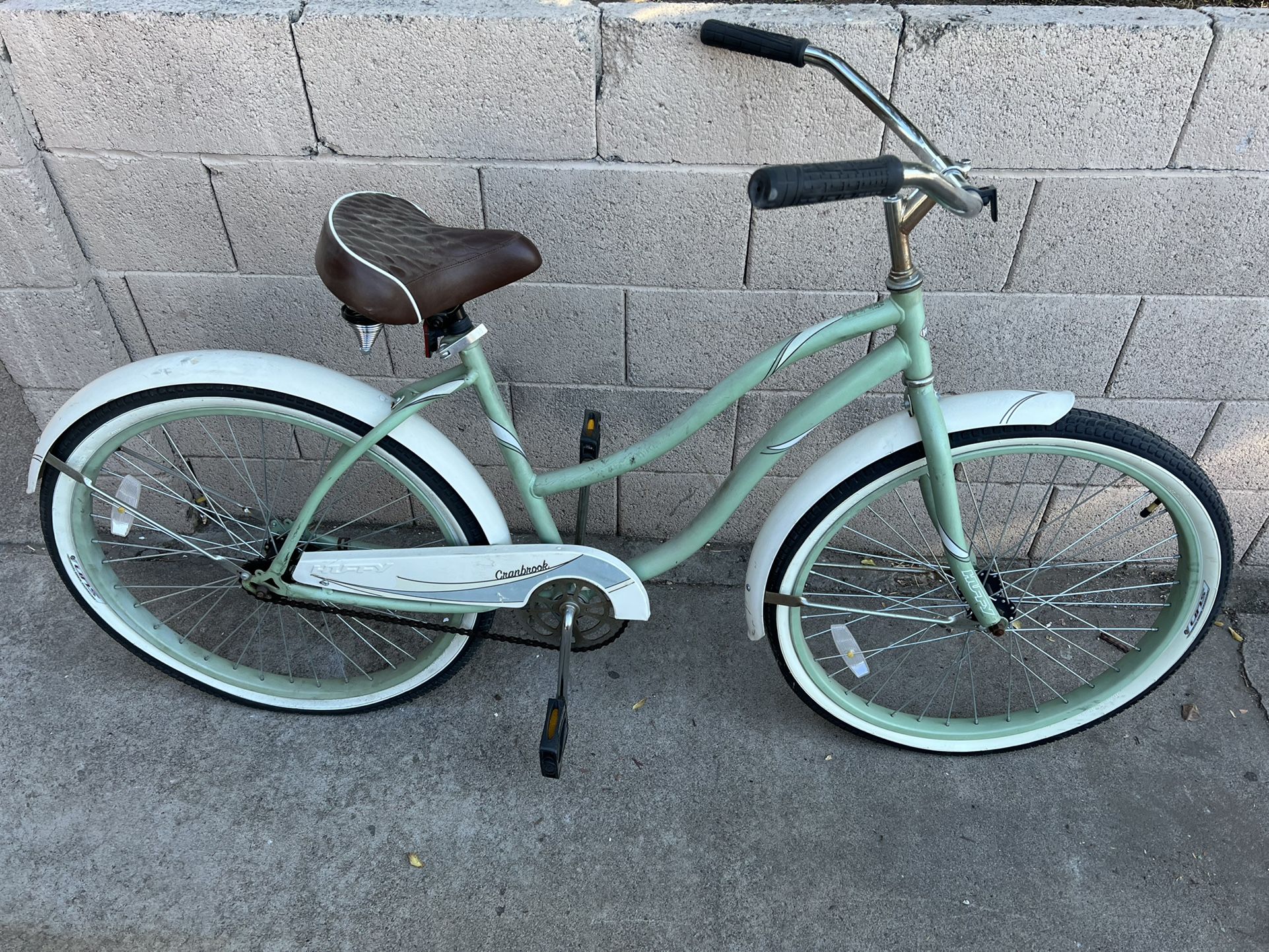 Huffy Cranbrook Women's Cruiser Bike