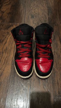 Air Jordan    Black + red = BRED