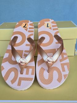 🌸 Michael Kors Women's Rosegold Flip Flops Size 7, 8 & 10 Only 🌸