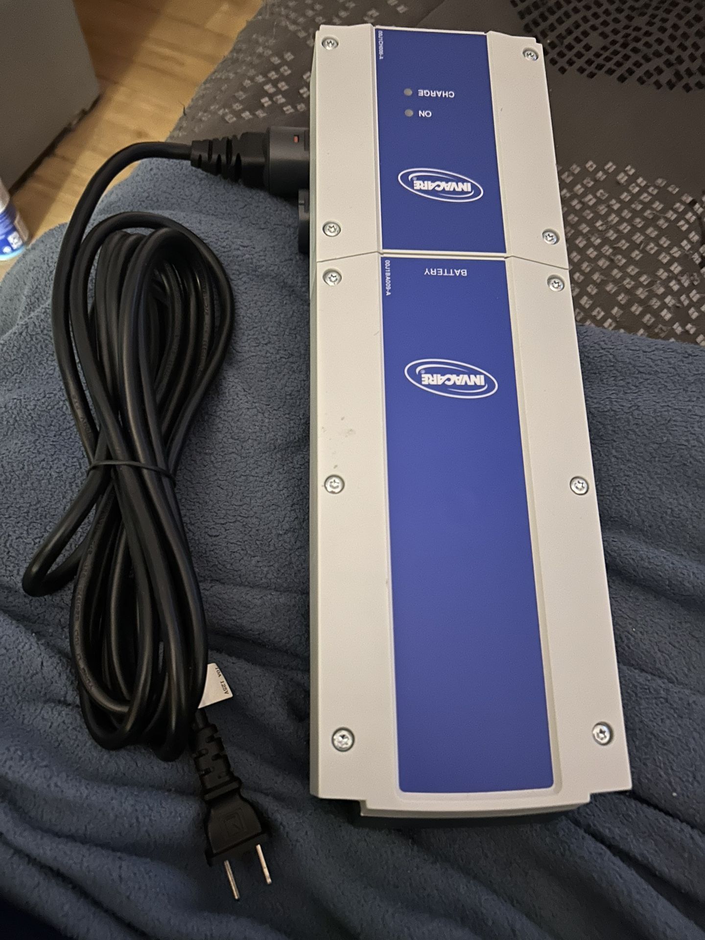 Invacare Reliant Electric Patient Lift Bundle with Battery and Slings