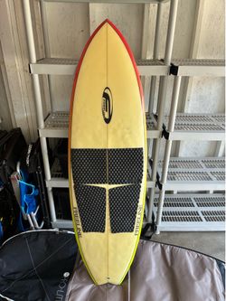 5’8” kneeboard surfboard with bag & fins