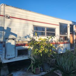 TRAILER RV.   FOR FREEE/  GRATIS