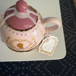 Small   ceramic tea   Pot. Set 