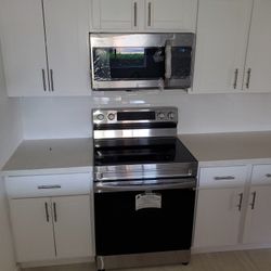 Stove And Microwave 