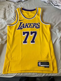 Men’s Medium Luka Doncic Jersey Icon edition