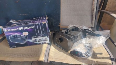 HOLLOWEEN FOG MACHINE  EW IN BOX