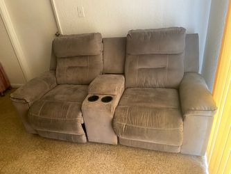 Reclining Loveseat with Center Console
