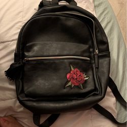 Medium black backpack with rolls Thumbnail