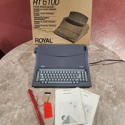 Portable Typewriter Royal RT6100 Tested Works.