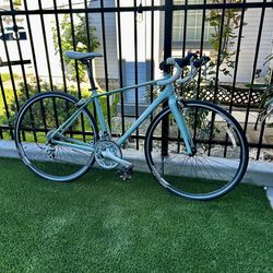 LIV (GIANT) AVAIL ROAD BIKE 700cc Wheels