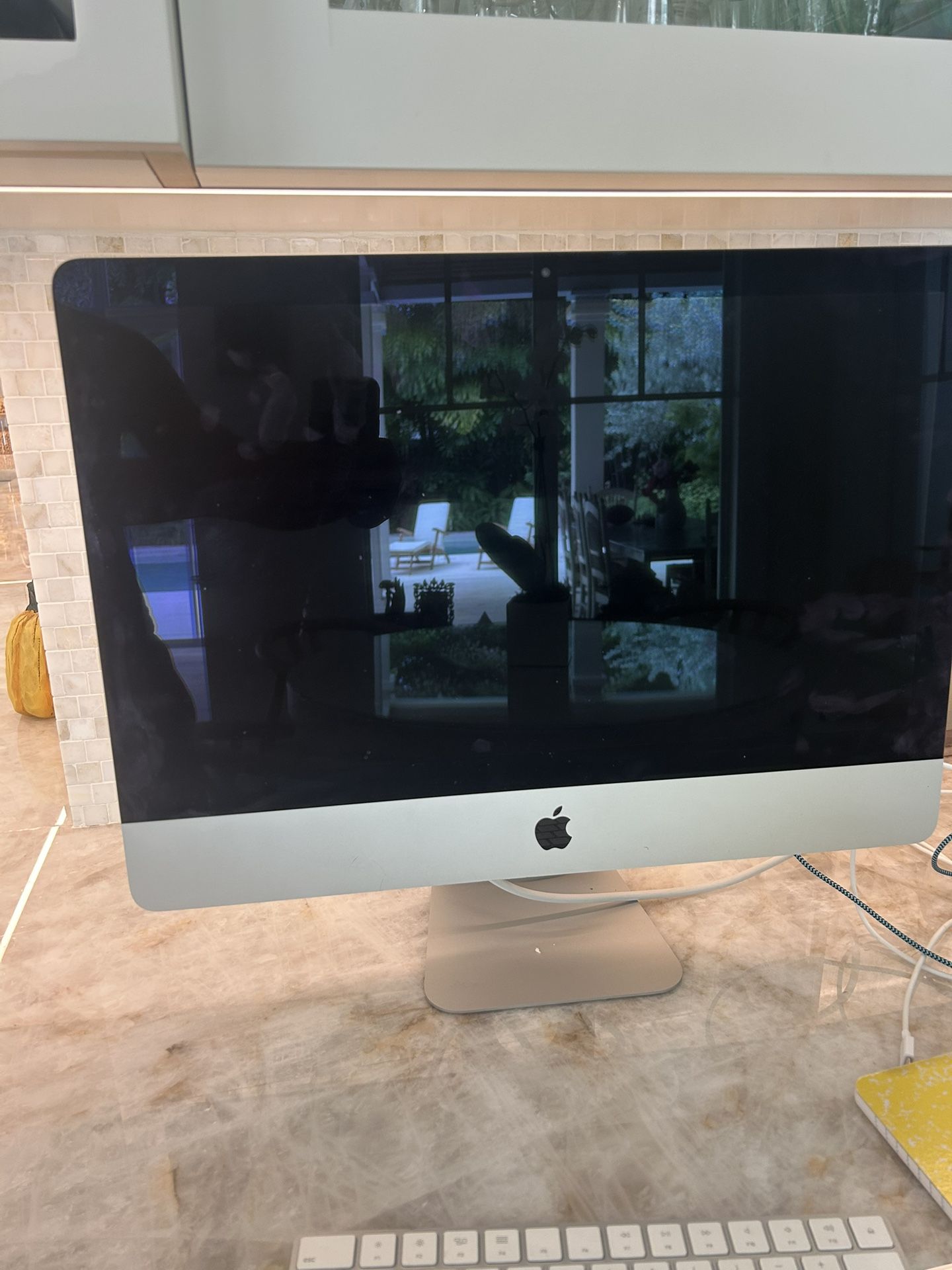 ️ iMac (Retina 4K, 21.5-inch, 2019)