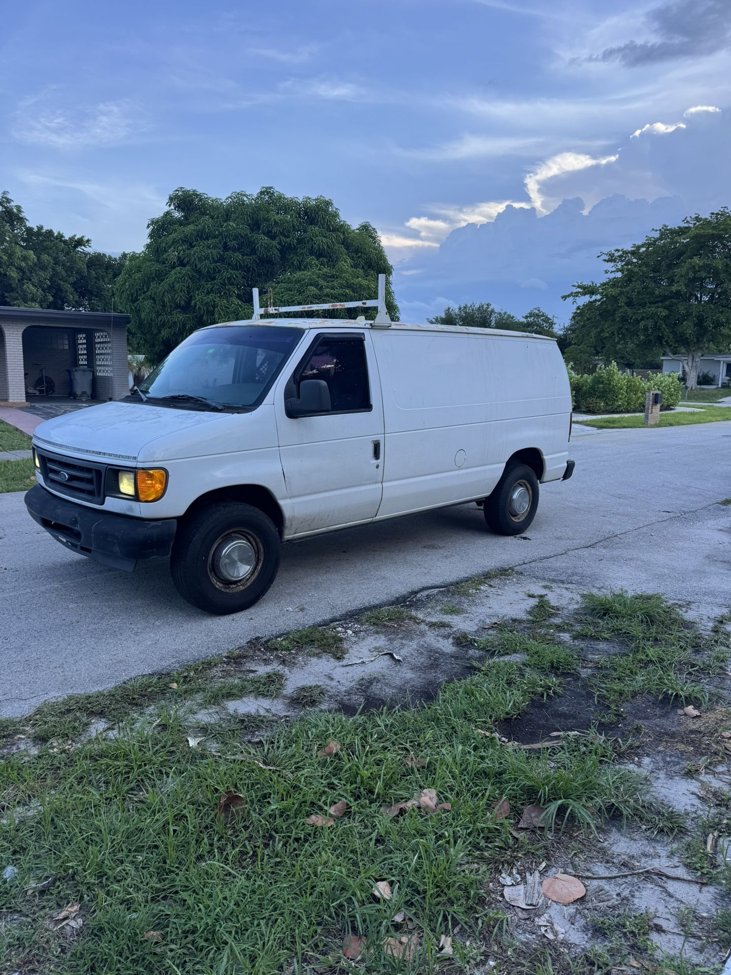 2005 Ford E-250
