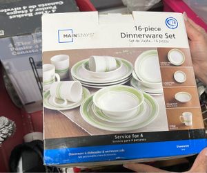 Mainstays 16-Piece Green & White Dinnerware Set – Service for 4