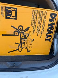 Dewalt 10 in 15 portable job site saw with foldable rolling stand