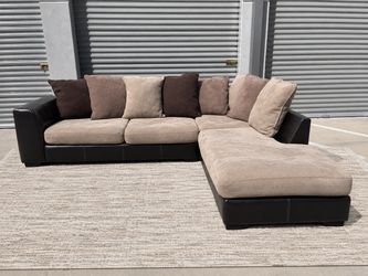 Sectional couch (Delivery Available)