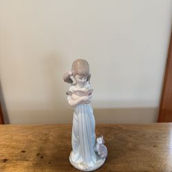 Vintage LLadro Girl With kittens