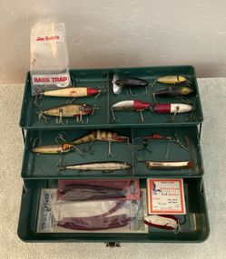 Vintage 1950's Victor ATCO Metal Tackle Box With Lures for Sale in  Goodyear, AZ - OfferUp