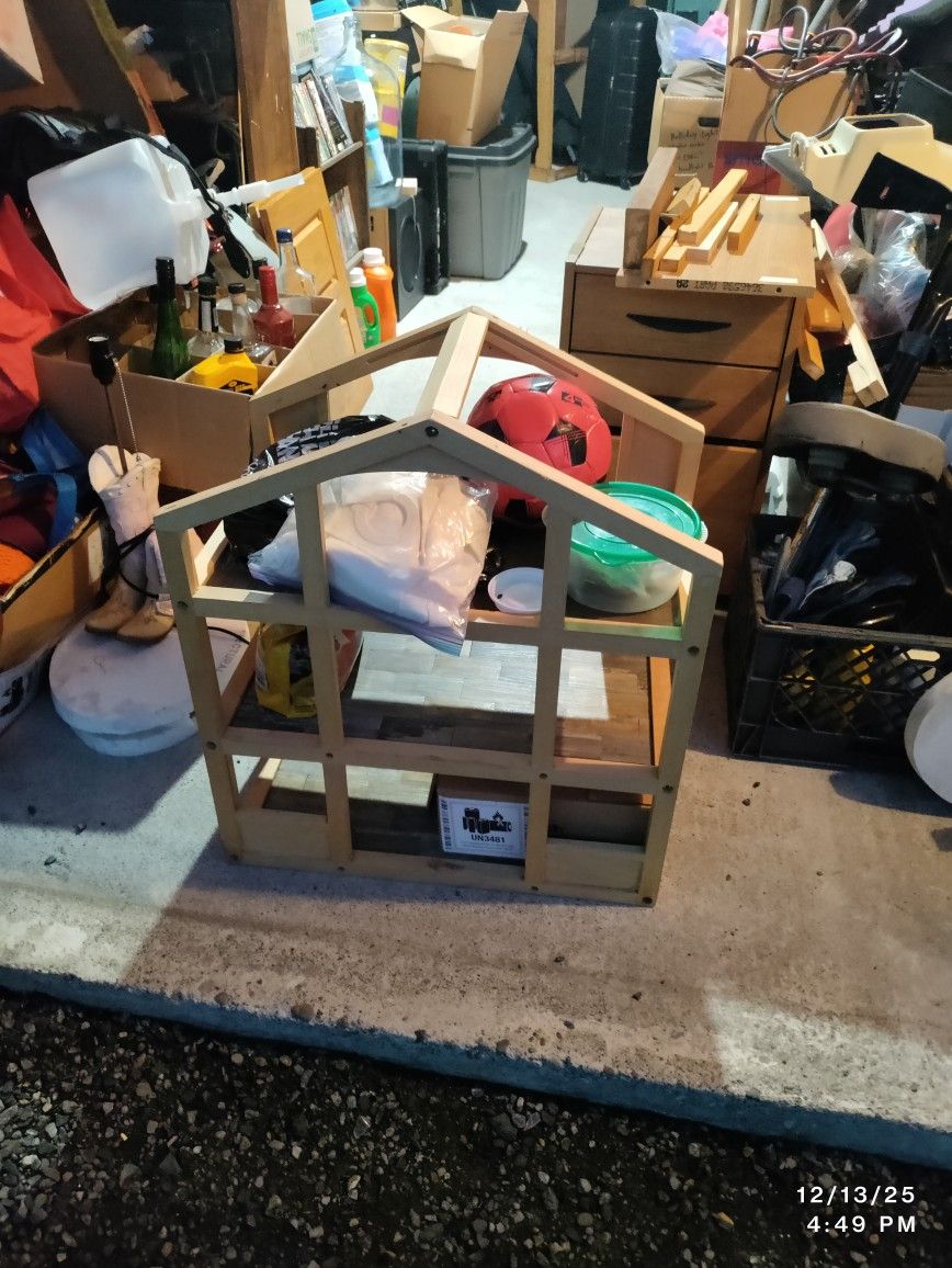 Little Shelf Holder Thing