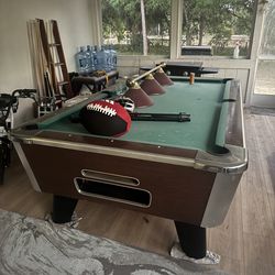 Pool table with sticks