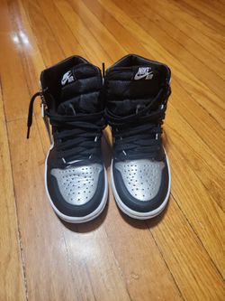 Sneakers Size 5.5 Sneakers do not have an insole.  Tenis Medida 5.5 No Tienen Plantilla. 