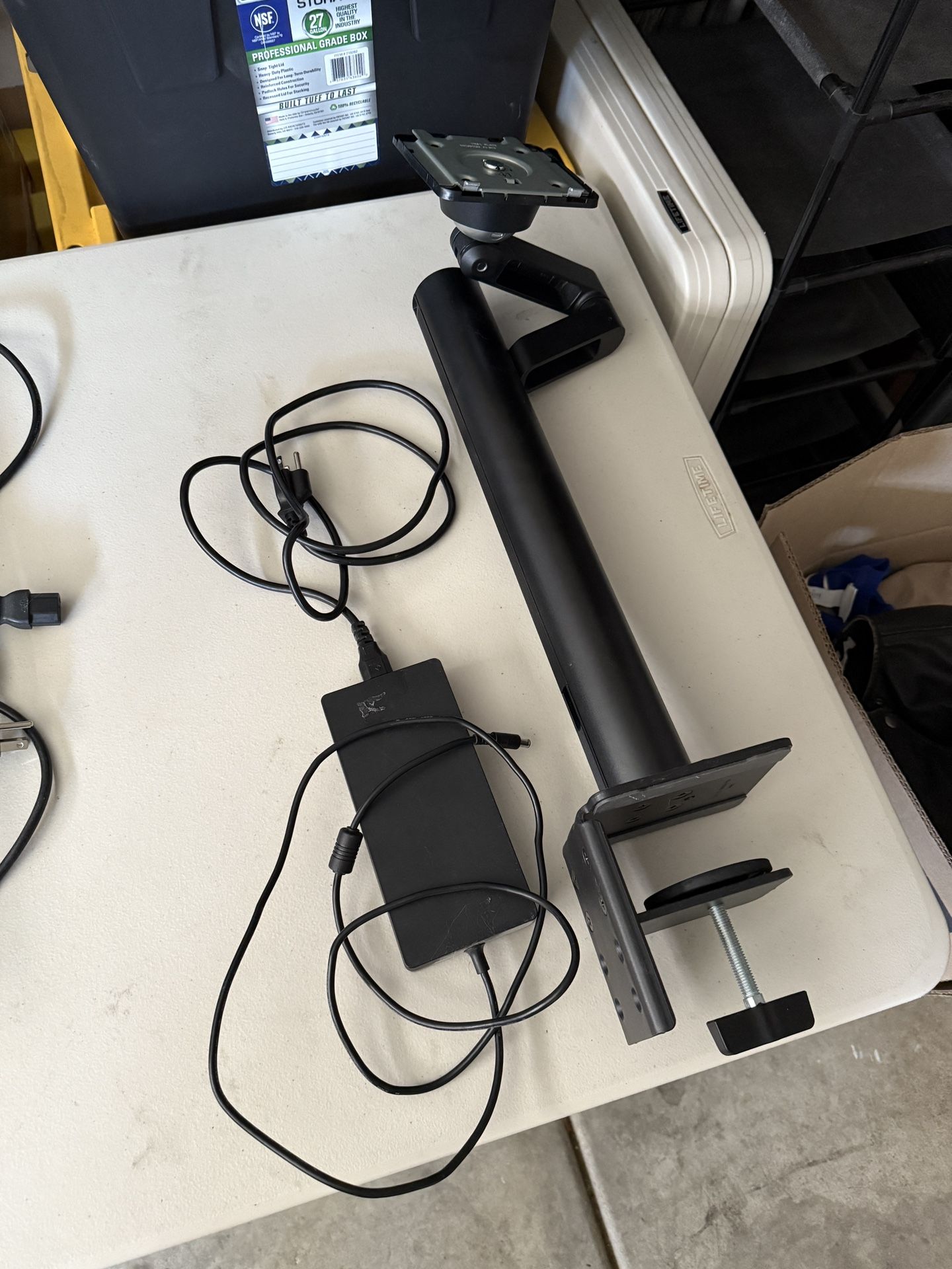 LG 32UN880 Arm And Power Block