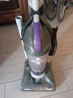 Upright vacuum