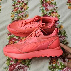 Puma Women Shoes Rider Strawberry  Squeeze. Size 10