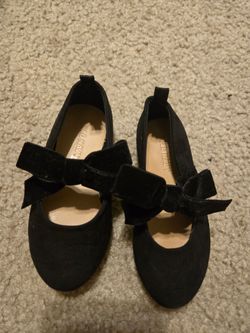 Black flats old navy size 6.5 / 7 toddler girl