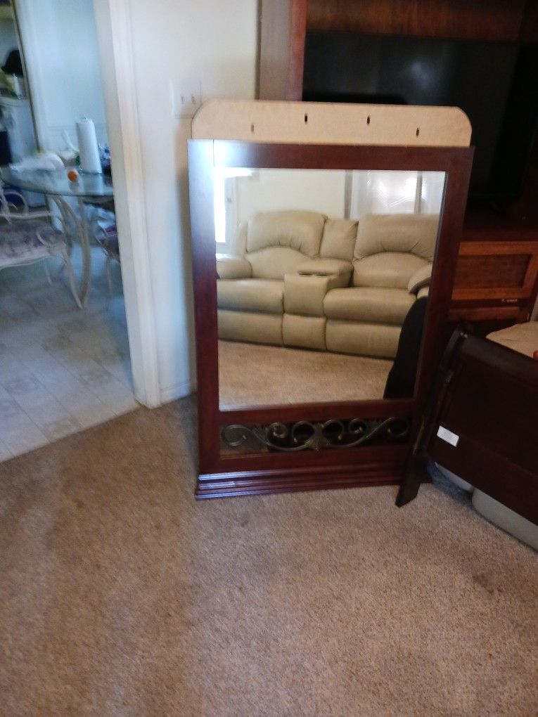 Queen Size Bed/ 6 Dresser Drawer With Mirror