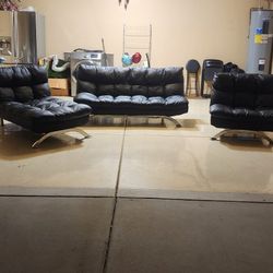 Free Sofa Set. Pls Look All Pictures And Read Information 