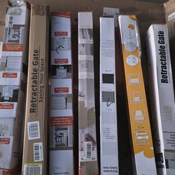 7 retractable baby Gates new