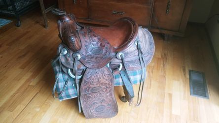 Rolling Saddle Stool