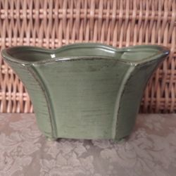 GREEN WITH BROWN HI-LITES PLANT POT & LEGS