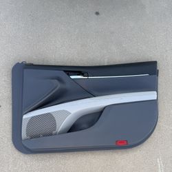 Toyota camry passenger door panel 18-24