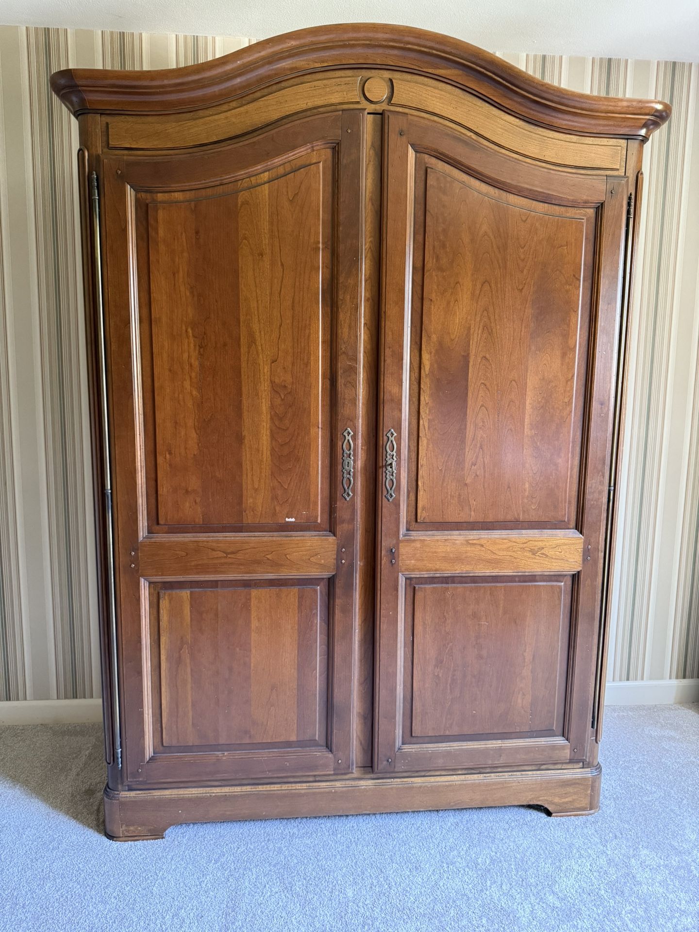 French mahogany wardrobe in the Victorian style