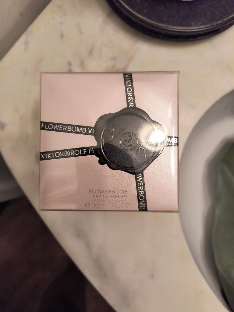 Flowerbomb By Victor Rolf