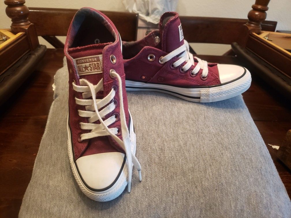 Womens Converse Size 7- Burgundy Maroon - Used In Clean Condition.